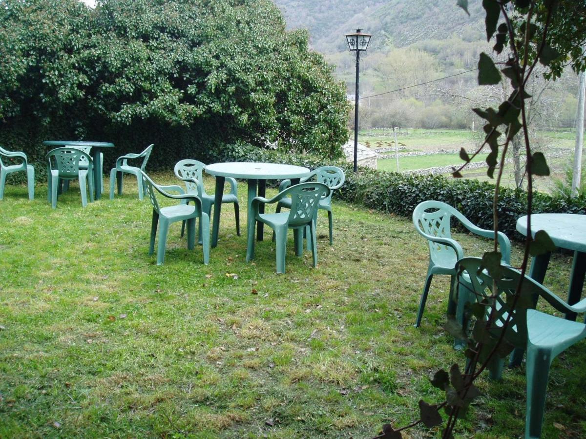 Hotel Rural El Urogallo Murias de Paredes Esterno foto
