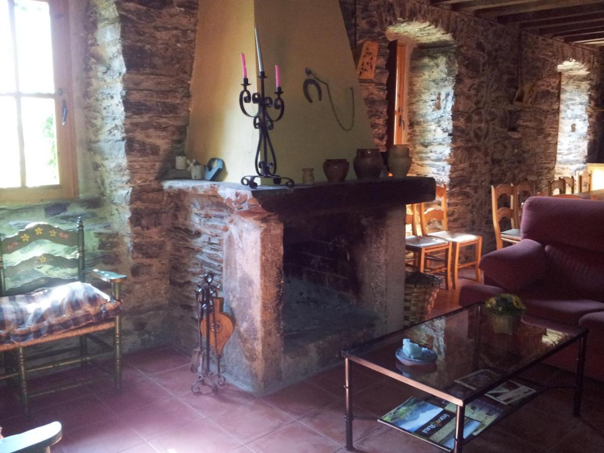 Hotel Rural El Urogallo Murias de Paredes Esterno foto